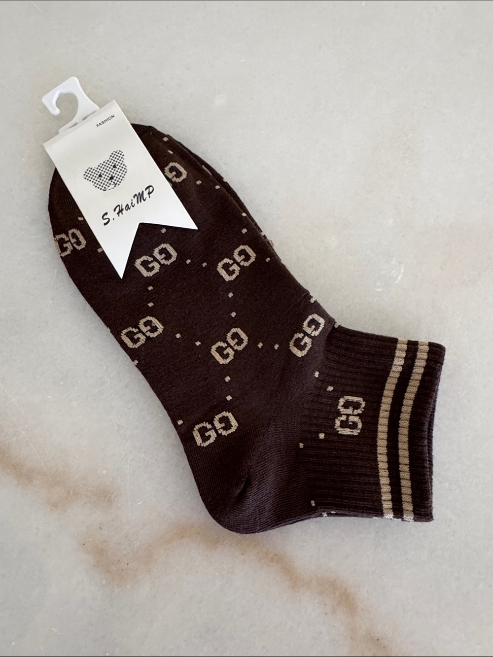 Amazon Women’s GG Brown Ankle Socks with Beige Logo Pattern Fashion